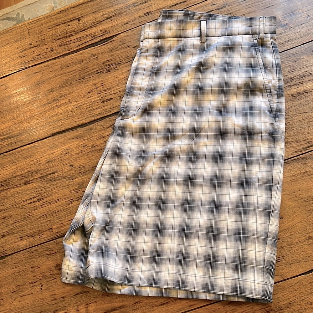 Walter Hagen Blue and White Striped Golf Shorts.  Size 40
